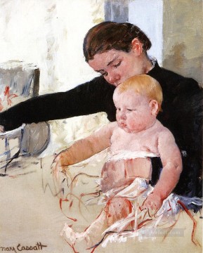  hijo Obras - Bañando a la joven heredera madres hijos Mary Cassatt